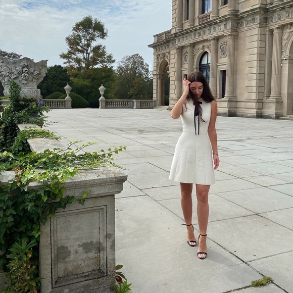 Cutest mini dress with velvet bow - Picture 2 of 6